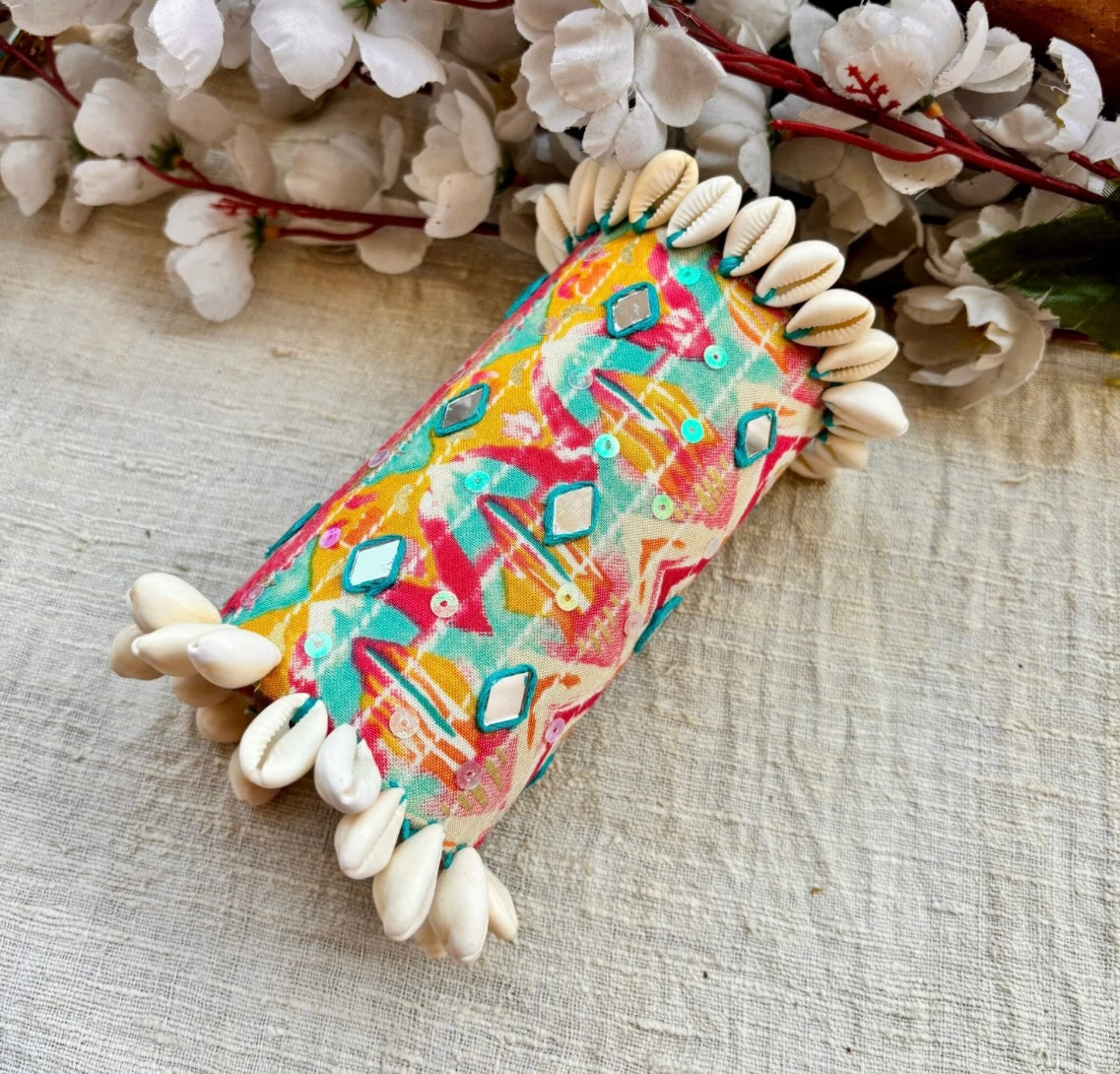 C. Large Cowrie Handcuff