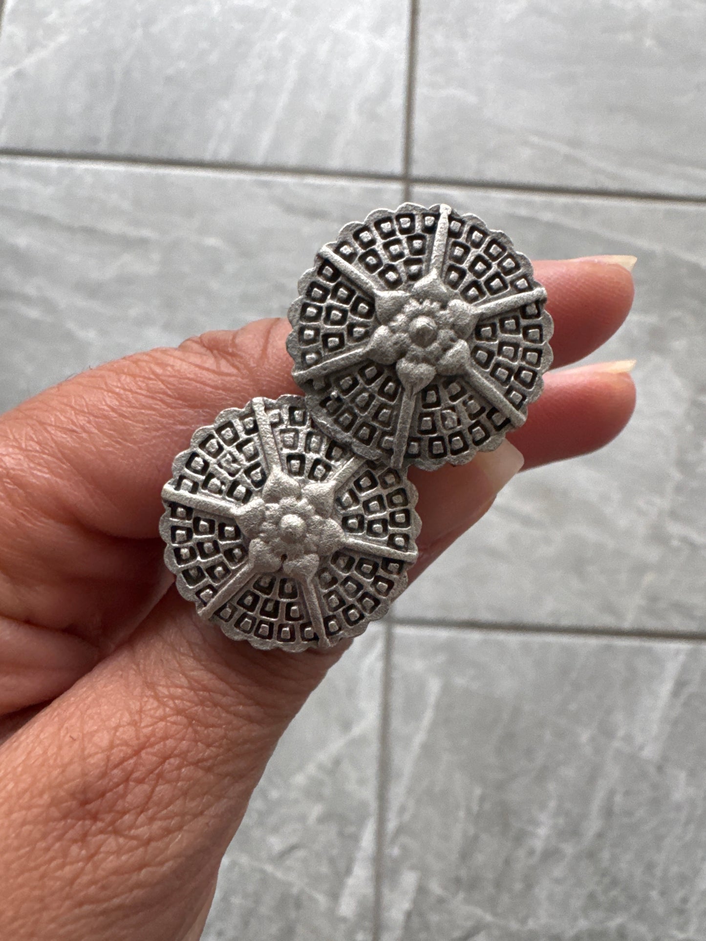 Oxidized studs