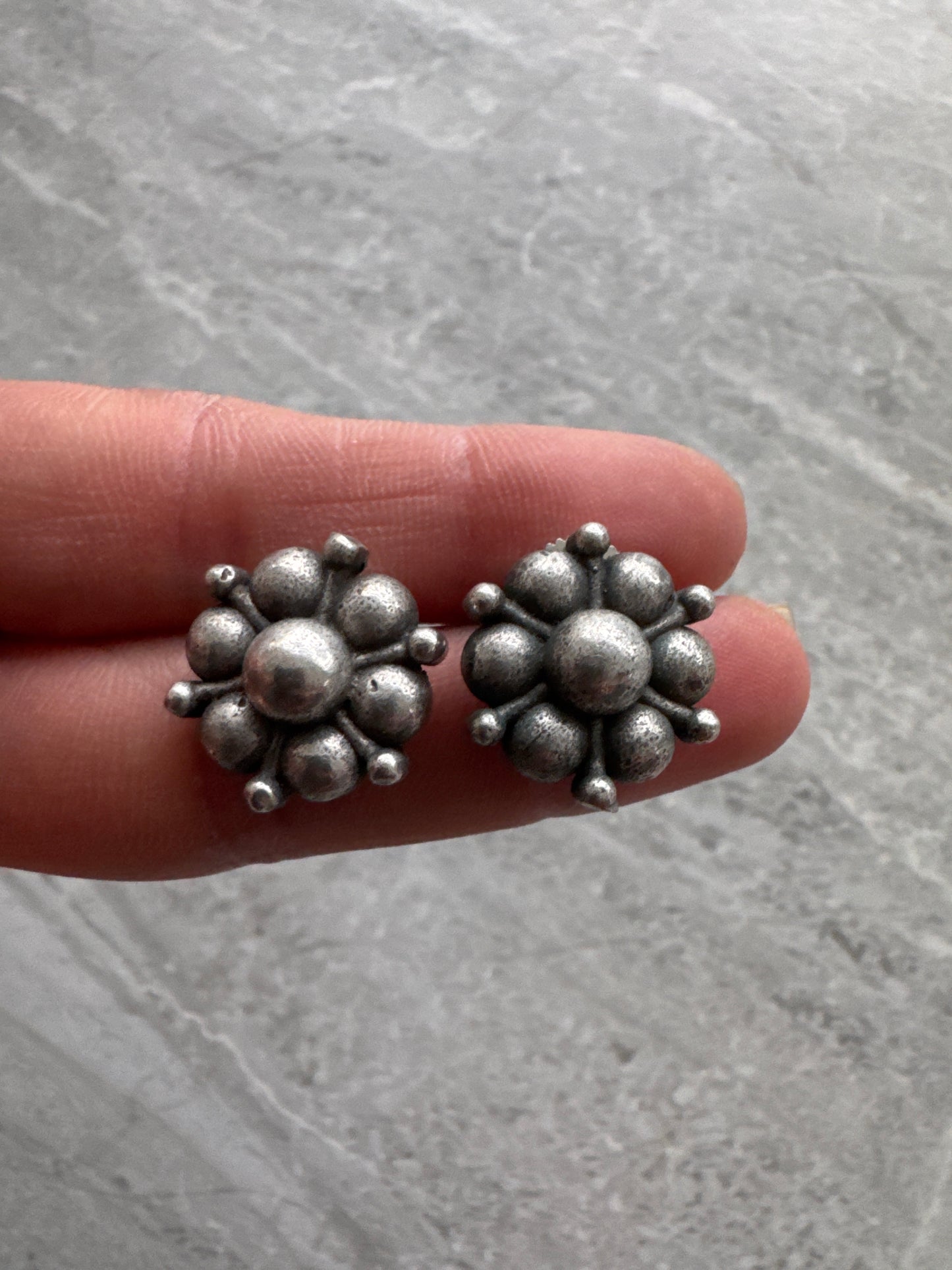 Oxidized studs