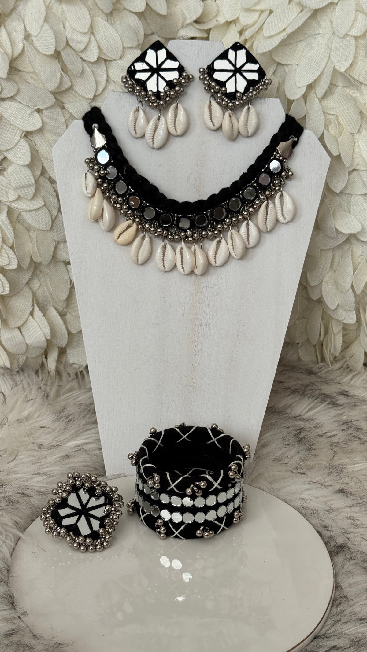 Cowri Mirror Set